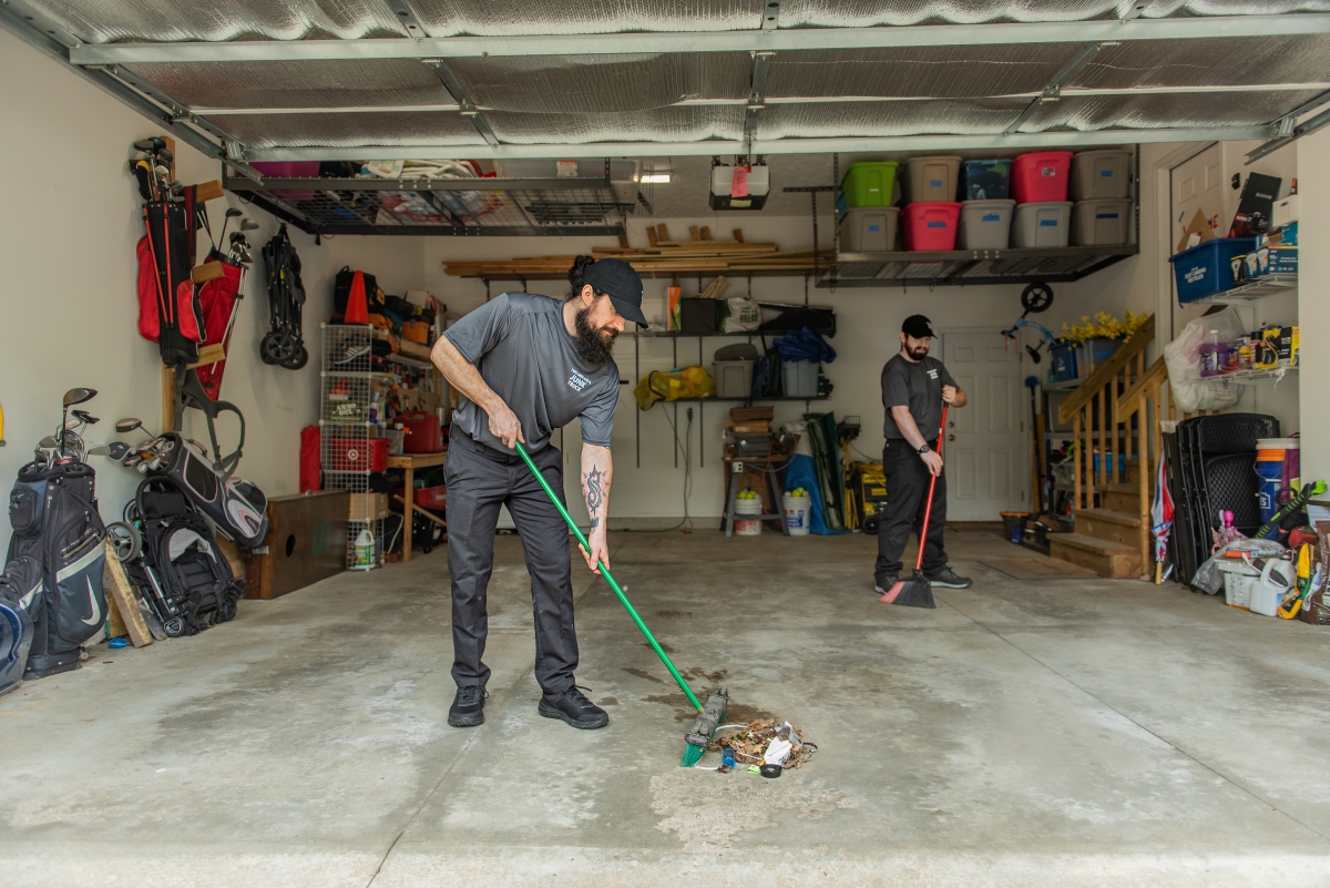 junk-haulers-cleaning-out-a-customer-garage