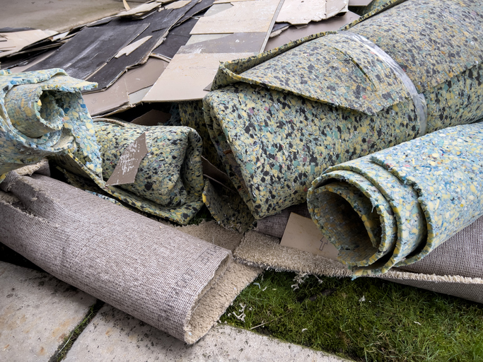 old-carpet-on-the-curb-that-needs-haul-away-service