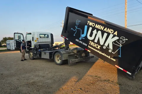 Sioux Falls Junk Truck 