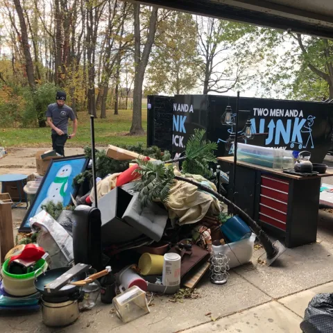 junk hauler finishing up work from a foreclosure clean out
