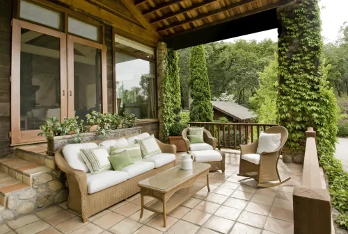 clean-patio-after-declutter