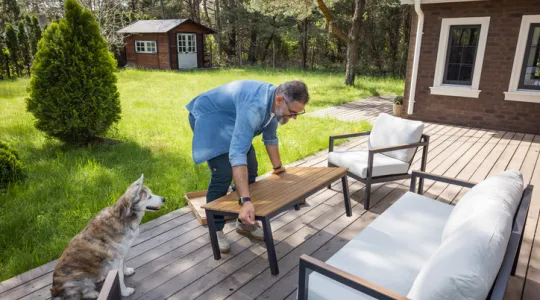 cleaning-off-patio-summer-declutter
